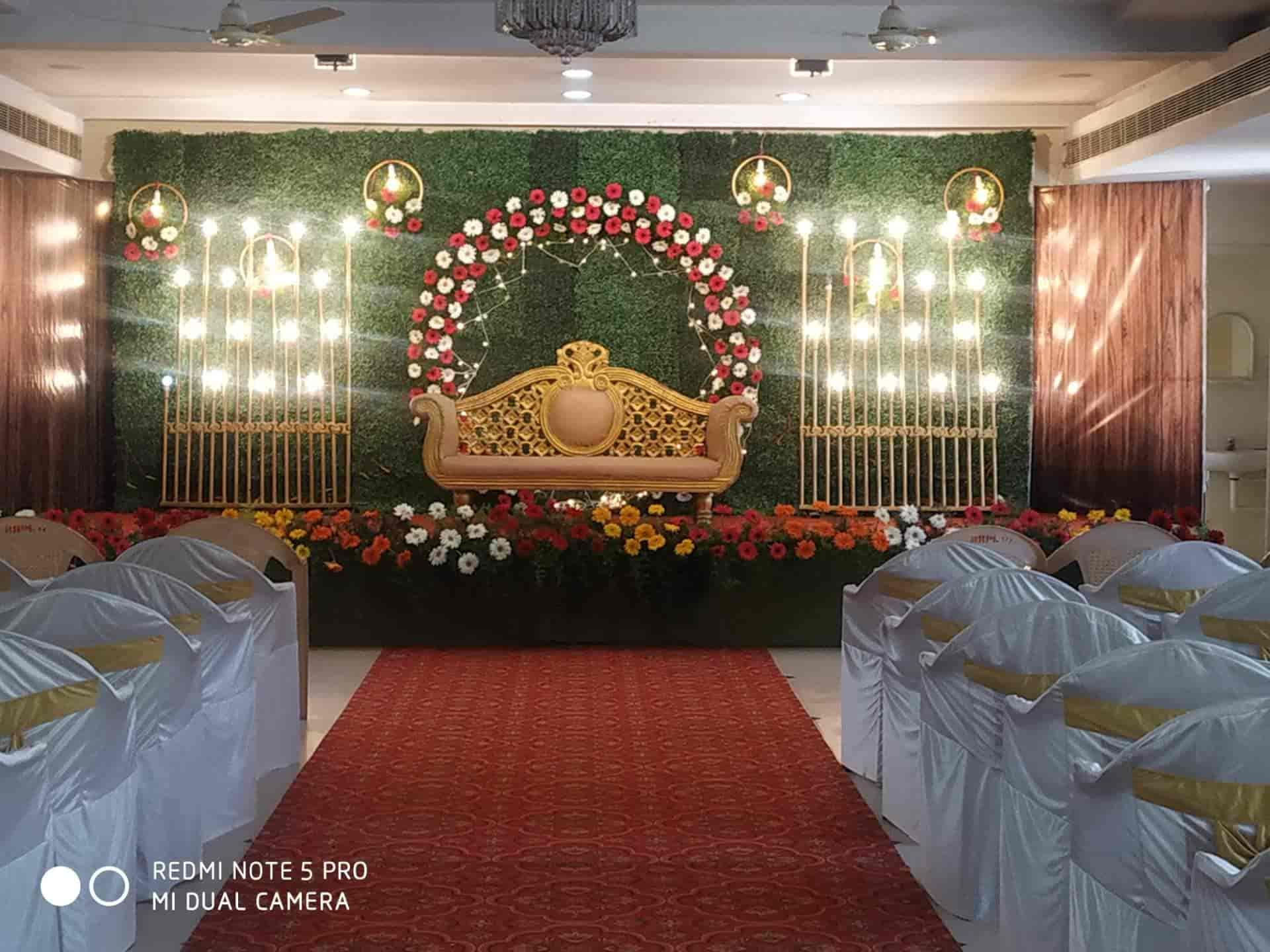 https://www.evnzon.com/service_pic/104/ramanis-paras-wedding-hall-1671856534.jpg